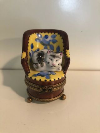 Peint Main Limoges France Porcelain Snuff Trinket Box 2.  5” " Cat In Yellow Chair "