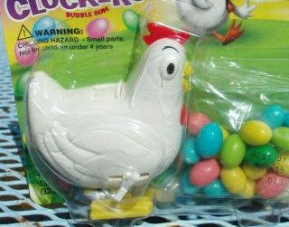 Plastic Wind Up Laying Eggs Chicken Toy package 3