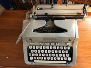 Hermes 3000 portable typewriter - 3