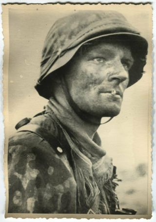 German Wwii Archive Photo: Wehrmacht Soldier In Helmet & Field Uniform