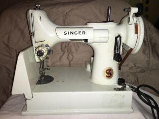 Vintage Singer 221K White Featherweight Sewing Machine w/Case 2