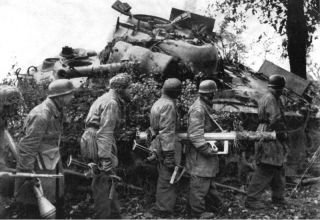 Sherman Tank Panzerfaust 60 Panzerschreck Rpzb 54 German Soldiers Photo 4x6