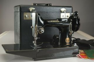 Vintage Singer Featherweight 221 - 1 Sewing Machine W/pedal & Case 221k