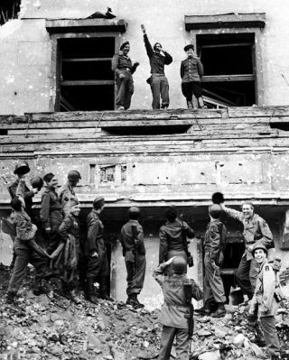 Allied Soldiers Mocking Hitler Reich Chancellery 8x10 World War Ii Ww2 Photo 541