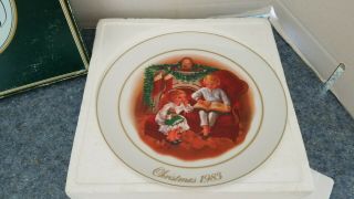 Avon 1983 Christmas Collector Plate - Enjoying The Night Before Christmas