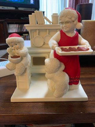 Snowbabies Dept 56 “baking For Santa” Retired 2005