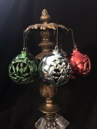 5 Vintage 1960’s Plastic Cutout Christmas Balls Red Green Blue Silver 2 - 1/2”
