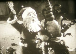 16mm - Santa Claus Fights Krumpus - Vintage Stop Motion Animation
