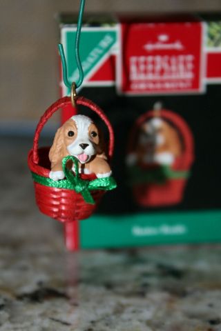 Hallmark Christmas Ornament 1990 Basket Buddy - Puppy