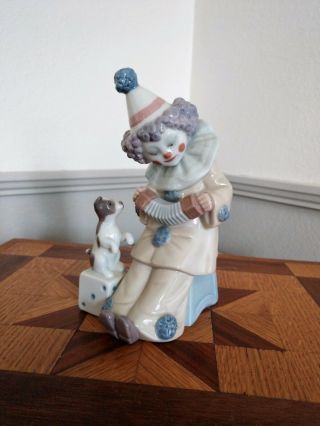 Lladro Clown Figurine 5279 " Pierrot With Concertina " Box