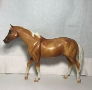 Breyer Horse " Comanche " Palomino Traditional Size,  9 X 12 829