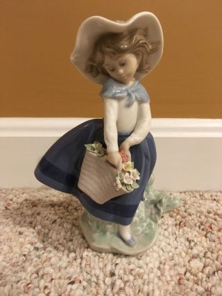 Vintage Lladro Girl With Basket Of Flowers 7” No Box