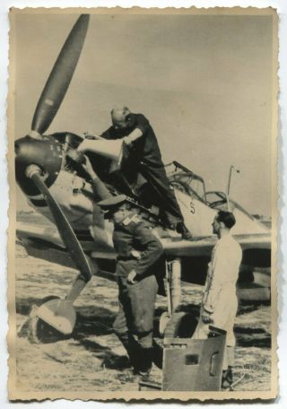 German Wwii Archive Photo: Luftwaffe Messerschmitt Bf 109 Being Serviced