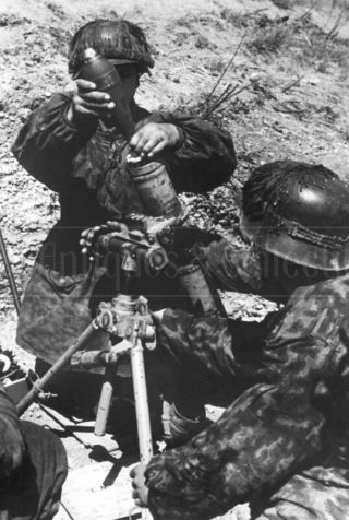 German Soldiers Elite Mortar Granatwerfer Grw 34 Italy 1944 Photo 4x6