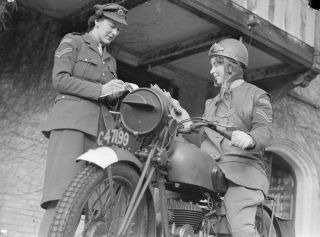 Wwii B&w Photo British Motorcycle Messenger Ww2 World War Two / 1087