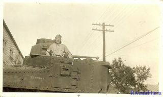 Port.  Photo: Best Us Soldier Posed W/ M3 Lee Tank " Torrent "