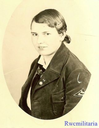 Port.  Photo: Studio Close Up Pic Young German Uniformed Bdm Girl Posed