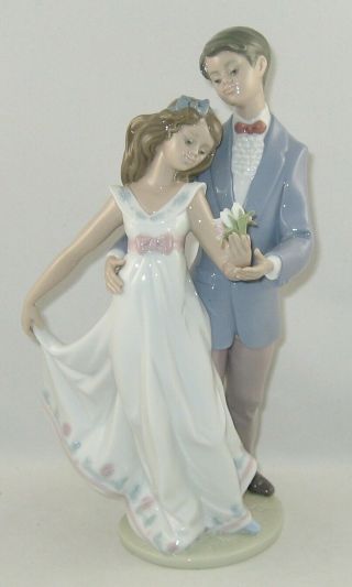 Lladro Young Couple Figurine 7642 " Now And Forever " No Box / Retired 2002