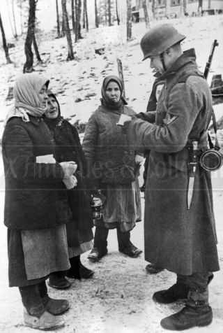 Wwii German Soldier Document Control Russian Women 1944 Bayonet Ww2 Photo 4x6