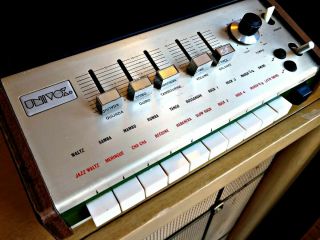 Univox Analog Rhythm / Drum Machine Model Sr 95 - Vintage 1970 