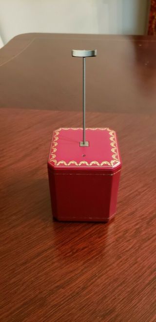 CARTIER SINGLE PEN RED LEATHER VERTICAL DISPLAY STAND.  STAND ONLY. 2