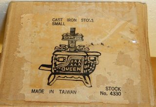 Vintage Mini Cast Iron QUEEN STOVE - Salesman Sample Miniature Display - NIB 2