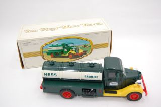 Hess Vtg 1982 Toy Gasoline Tanker Truck Vehicle Lights