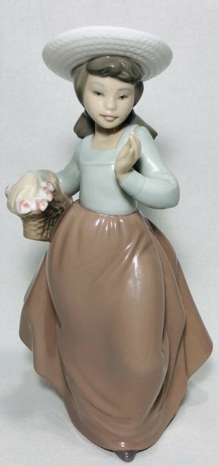 Nao Lladro Out For A Stroll,  Girl With Flower Basket,  Hand Made In Spain 1087