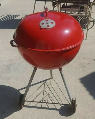 VINTAGE WEBER KETTLE GRILL RED METAL HANDLES WOOD DALE ILL.  21 INCH 2