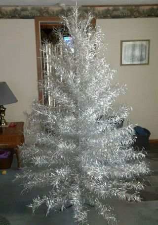 Vintage Aluminum 6.  5 Ft Tall Taper Christmas Tree With Box