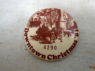 Vintage Pinback Pin 1981 Downtown Christmas Employee 4290 Horse Drawn Sleigh
