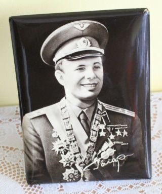 Vintage Ussr Cosmonaut Yuri Gagarin Portrait Desktop Souvenir 1973 
