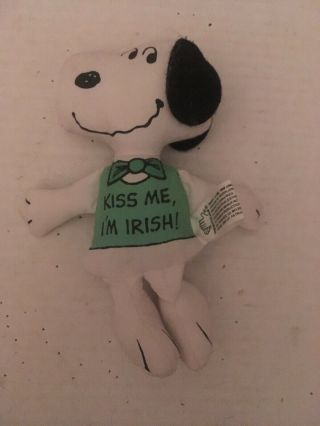 Vintage Peanuts Gang Snoopy Kiss Me I’m Irish 6” Doll By Applause