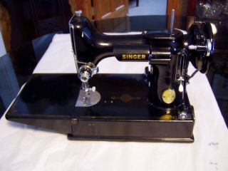 VINTAGE SINGER 221 - 1 FEATHERWEIGHT PORTABLE ELECTRIC SEWING MACHINE W/ CASE ETC 3