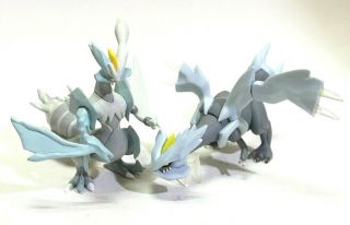 Japan Nintendo Tomy 1/40 Zukan Pokemon Monster Kyurem & White Kyurem Figure Toy