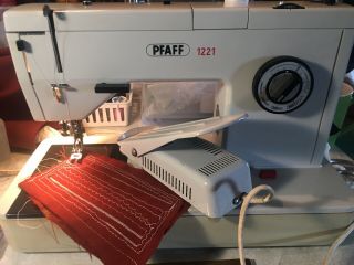Pfaff 1222/1221 Vintage Sewing Machine
