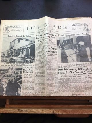 Np 537 Toledo Blade April 12th Tornado Aftermath Paper In