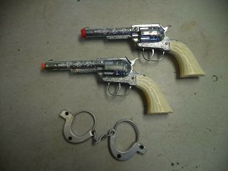 Pony Boy pair cap guns with holster and handcuffs 2