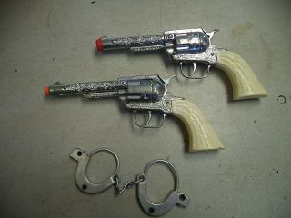 Pony Boy pair cap guns with holster and handcuffs 3