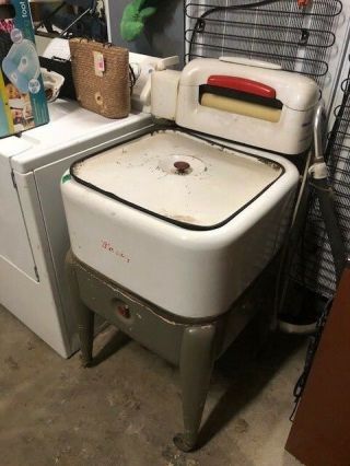 VINTAGE MAYTAG WASHING MACHINE WITH RINGER A COOL PIECE - LOOK NOW WOW 2