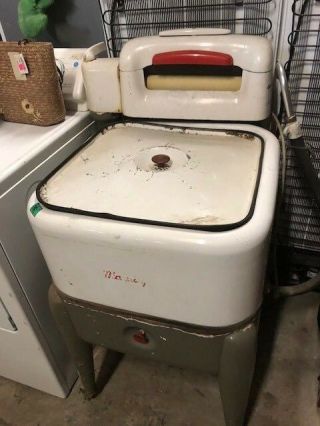 VINTAGE MAYTAG WASHING MACHINE WITH RINGER A COOL PIECE - LOOK NOW WOW 3
