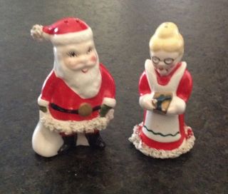 Vintage 1950s Kreiss Santa And Mrs.  Claus Salt And Pepper Shakers.  Made In Japan