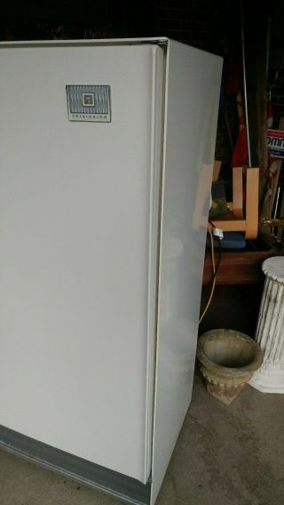 Vintage 1962 Frigidaire Refrigerator - Great - So 2