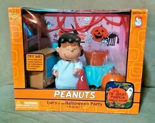 Peanuts Lucy At The Halloween Party Playset It 