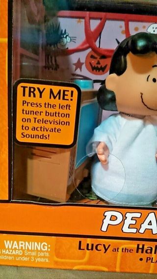 Peanuts Lucy at the Halloween Party Playset It ' s The Great Pumpkin Charlie Brown 2
