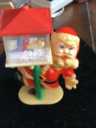 Vintage Christmas Hard Plastic Santa On Light Post Snow Globe W/nativty