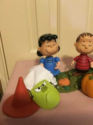 It ' s The Great Pumpkin,  Charlie Brown - Lucy & Linus Van Pelt,  & Frieda figures 2