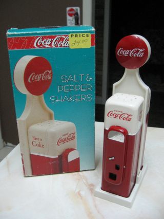 Coca Cola Coke Machine Vendo 44 Salt And Pepper Shakers - Nib - 1993