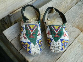 VINTAGE NATIVE AMERICAN SIOUX INDIAN BEADED MOCCASINS 2