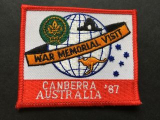 16th World Scout Jamboree 1987/88,  Australia.  Canberra War Memorial Visit Badge.